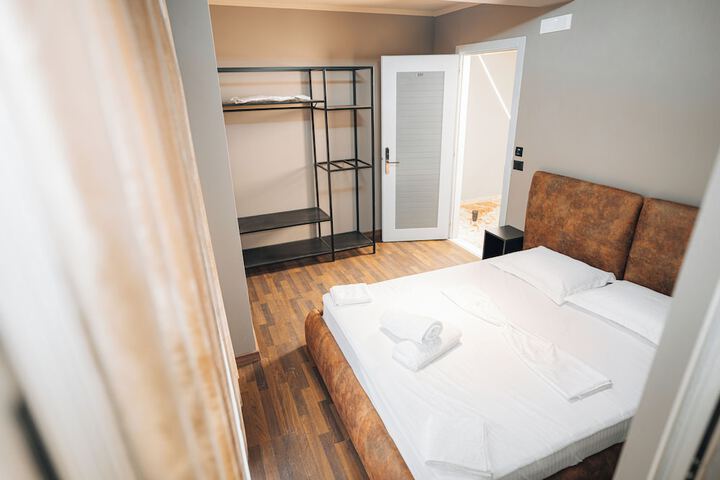Room 32 of 50