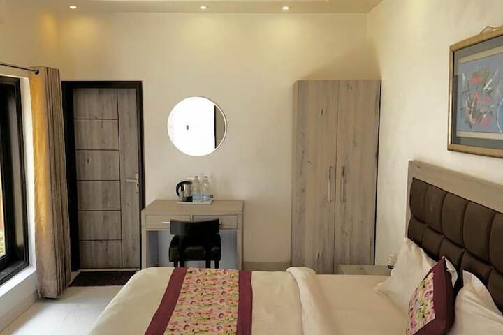 Room 4 of 20