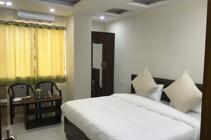Room 4 of 11