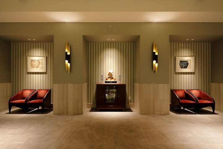 Hotel Lobby