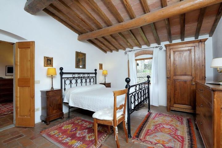 Room 7 of 94