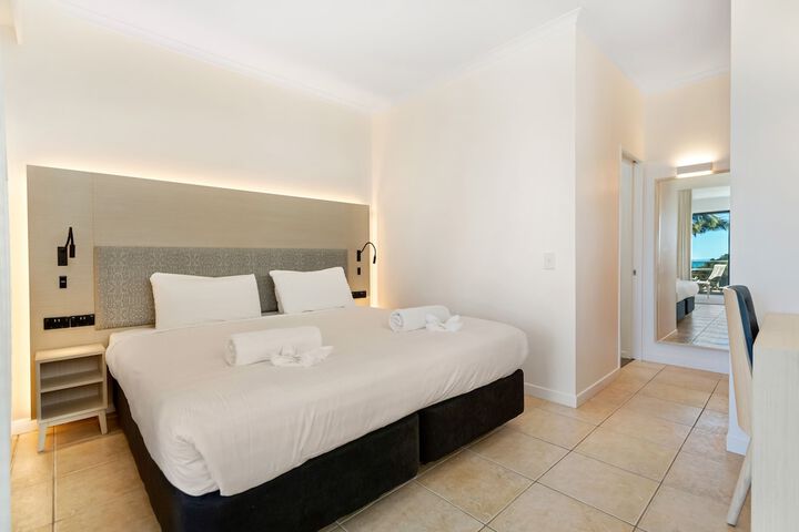 Room 3 of 65