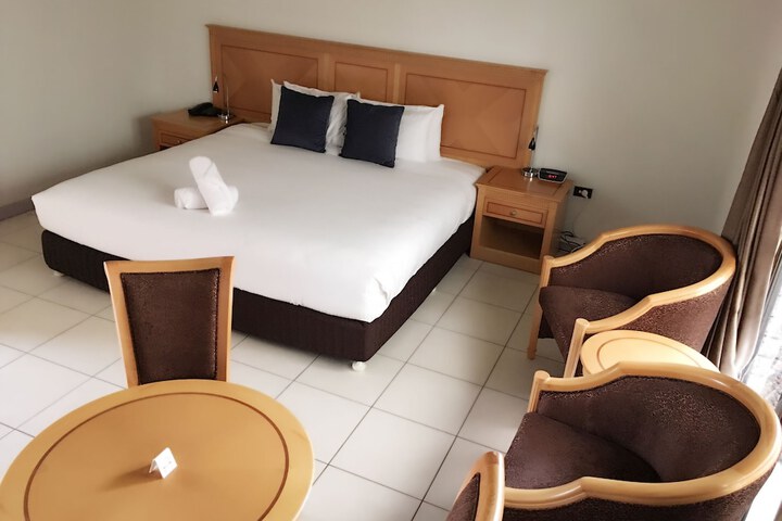 Room 6 of 63