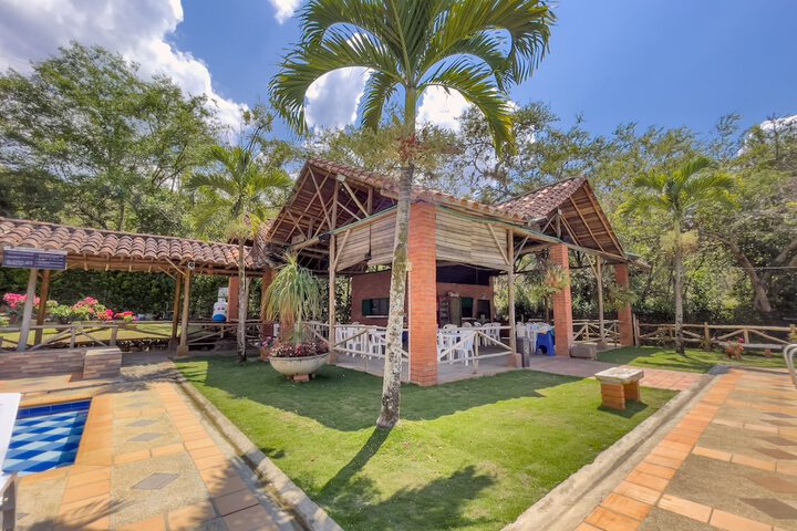 Dining 36 of 38