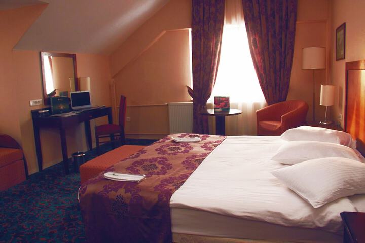 Room 7 of 60
