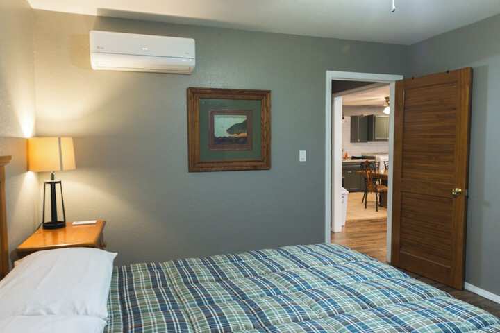 Room 280 of 917