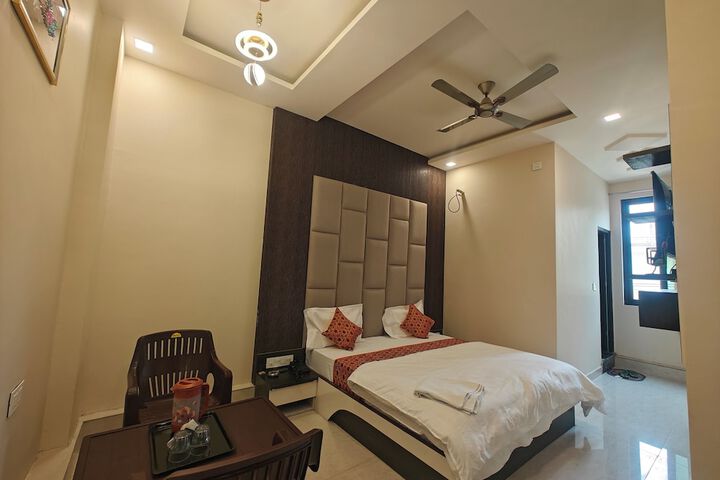 Room 15 of 27
