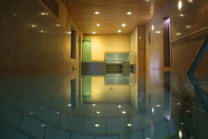 Pool 32 of 70