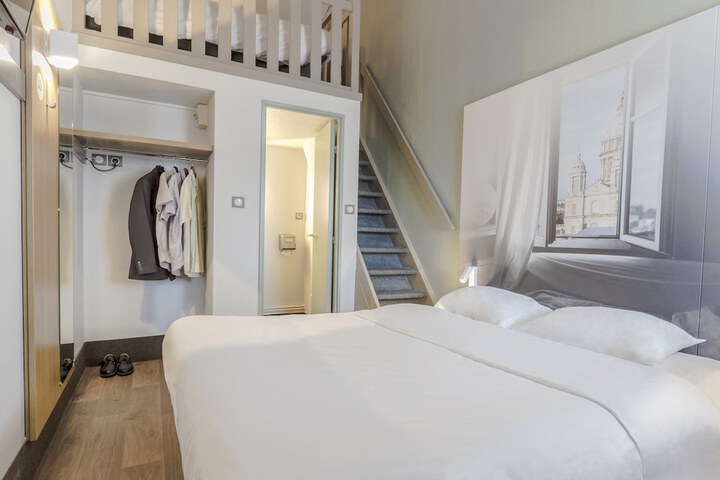 Room 12 of 43