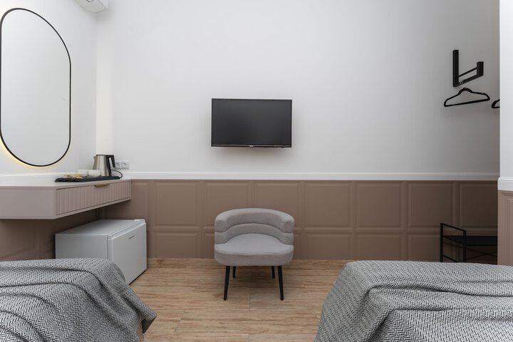 Room 104 of 175