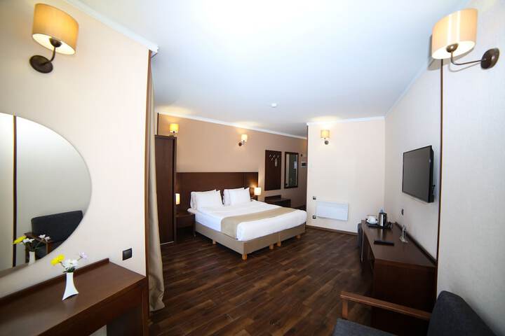 Room 19 of 104
