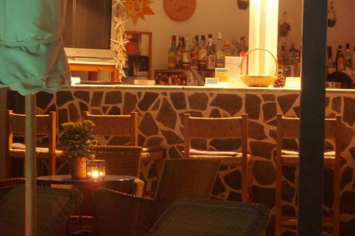 Lounge 37 of 46