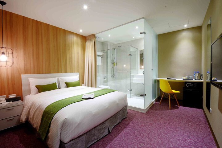 Room 16 of 32