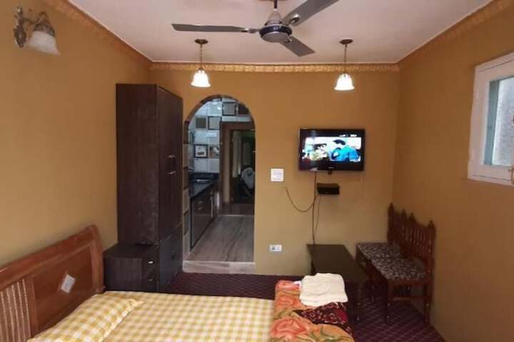 Room 13 of 61