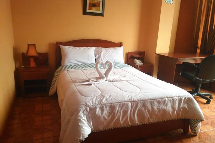 Room 6 of 28