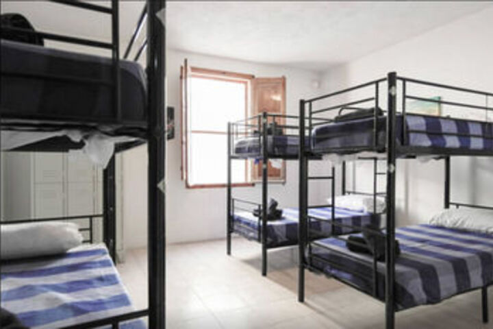 Room 9 of 38