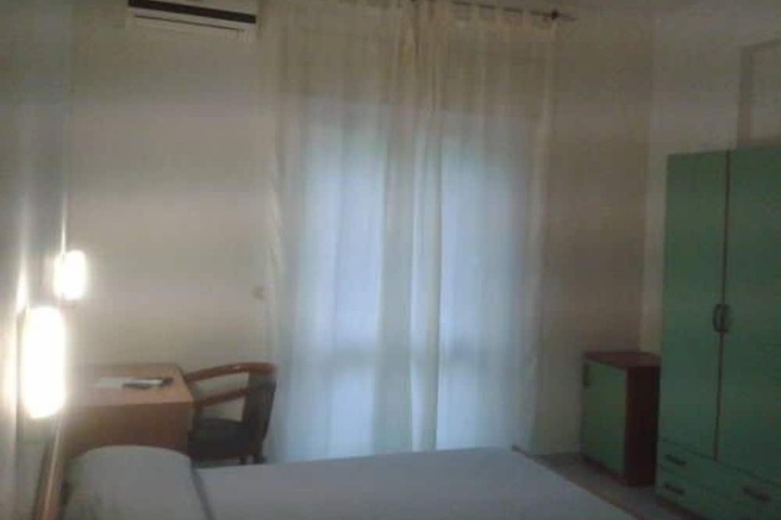 Room 10 of 42