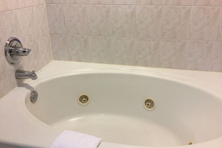 Deluxe Suite King Bed (1 of 9)