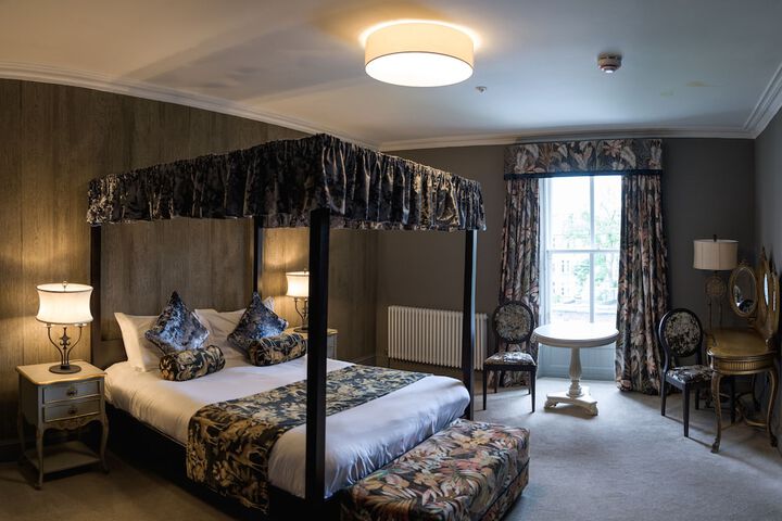 Room 42 of 196