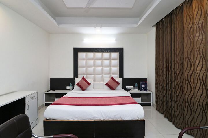Room 10 of 25