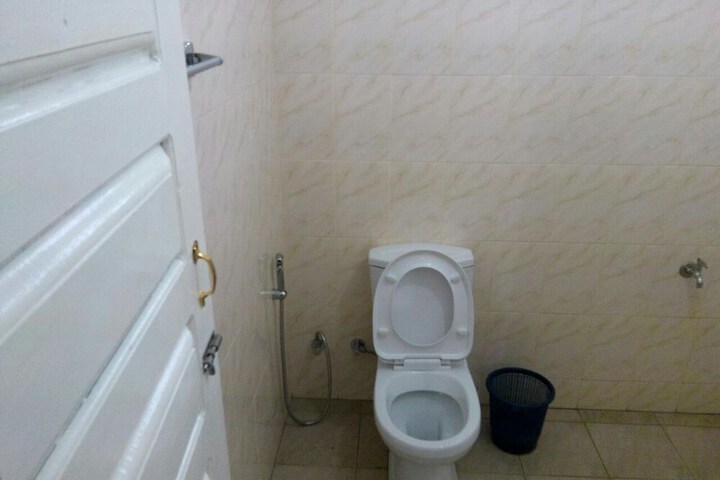 Room 7 of 16