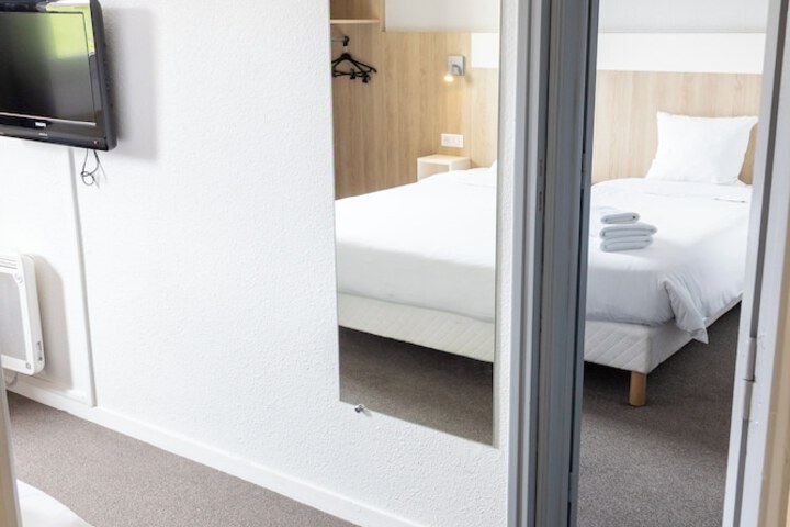 Room 13 of 38