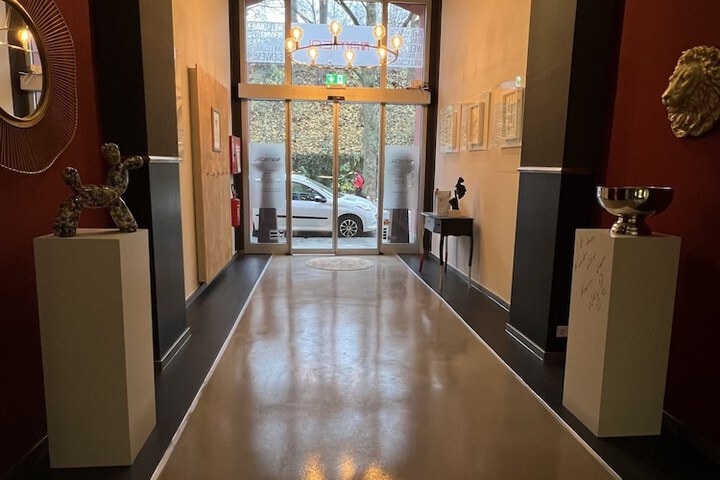 Entrance & Lobby