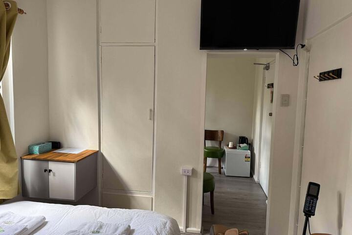 Room 27 of 43