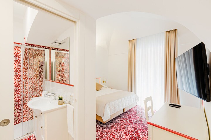 Room 16 of 50