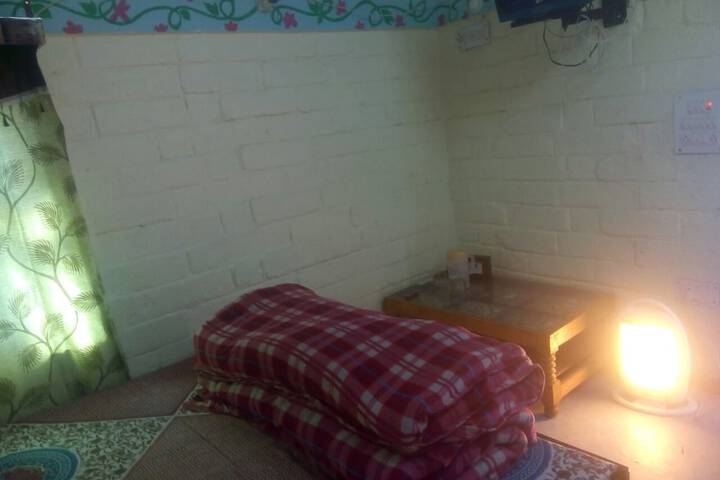 Room 4 of 7