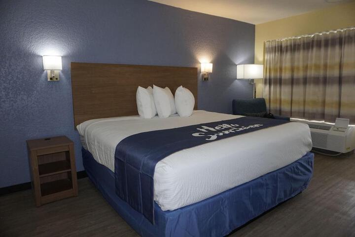 1 King Bed (7 of 21)
