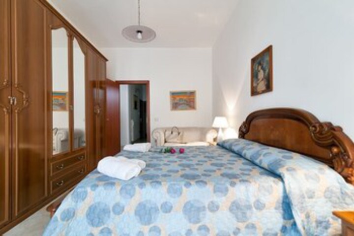 Room 12 of 27