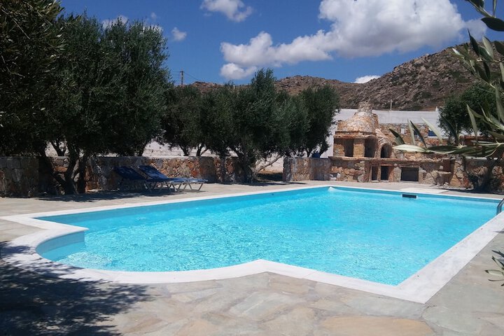 Hotel with Pool