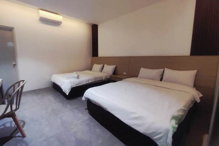 Room 15 of 40