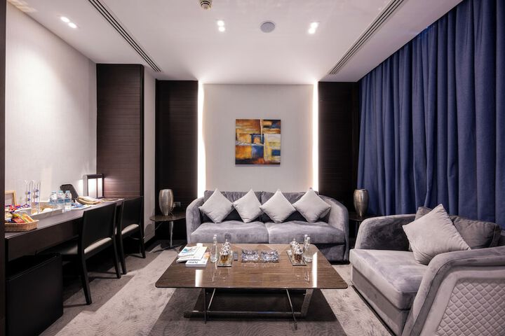 Room 10 of 74