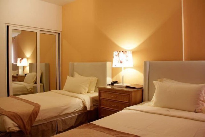 Room 9 of 42