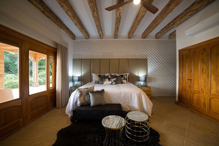 Room 16 of 48