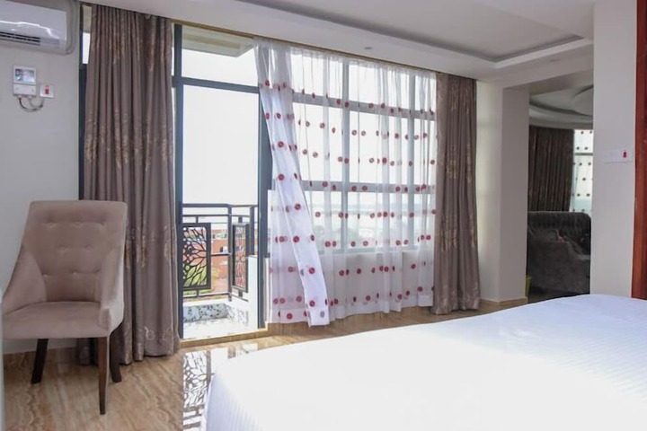 Room 4 of 24