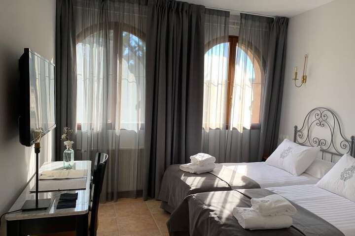 Room 9 of 96