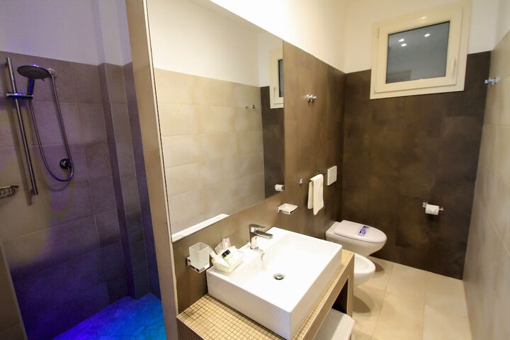 Room 20 of 33