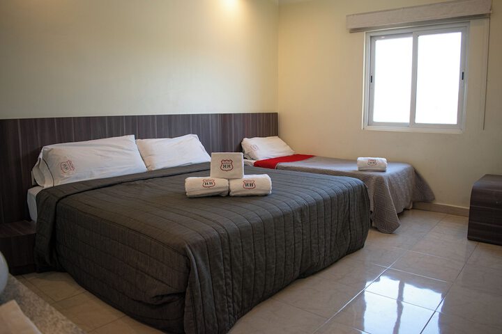 Room 5 of 9