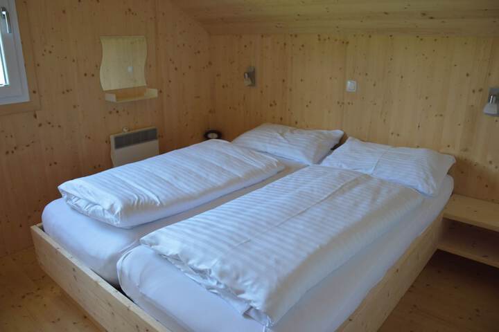Room 142 of 193