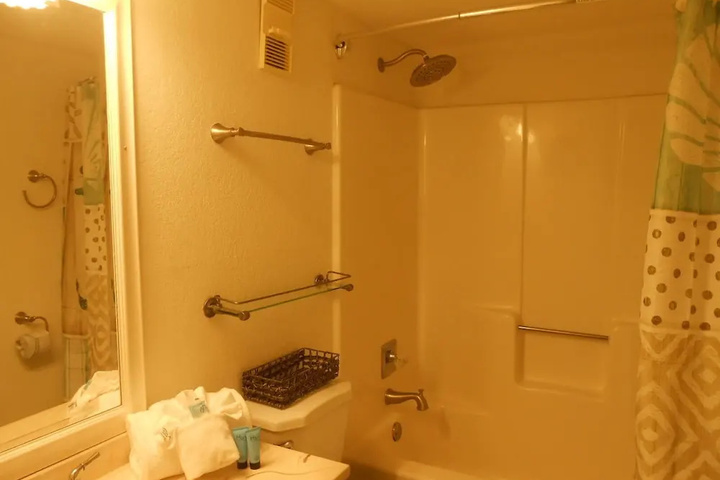 Room 8 of 17