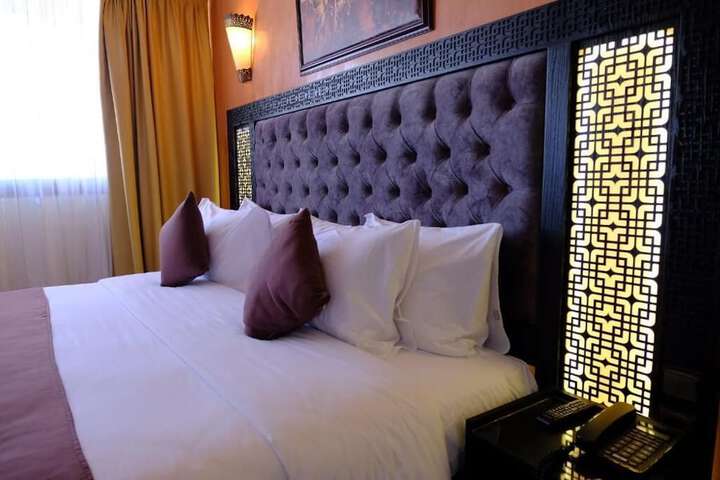 Room 5 of 18