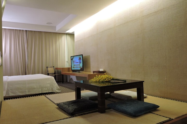 Room 15 of 27