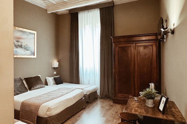 Room 13 of 42