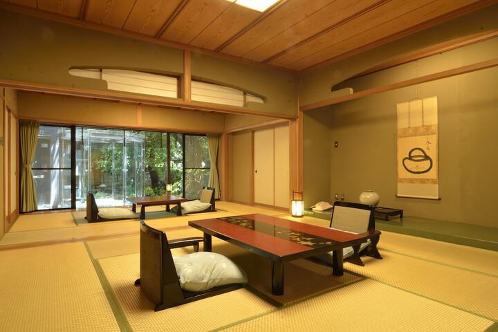 Room 4 of 63