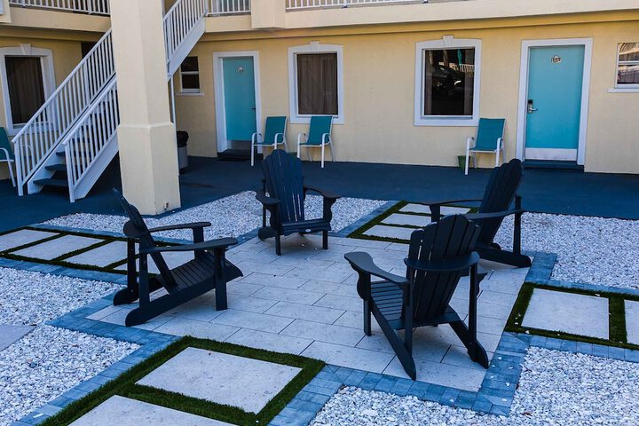 Hotel Exterior 28 of 32