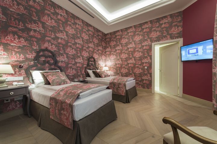 Room 21 of 62