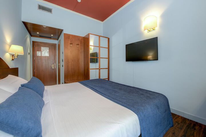 Room 12 of 43